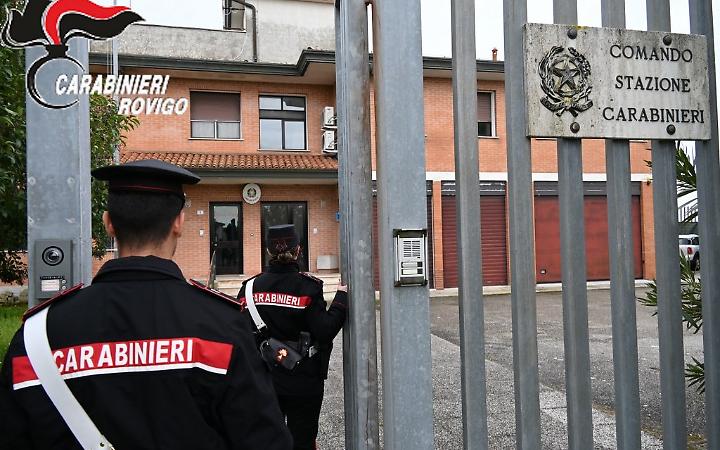 Latitante arrestato a Porto Tolle: doveva scontare una rapina del 2023 e numerosi altri capi di imputazione