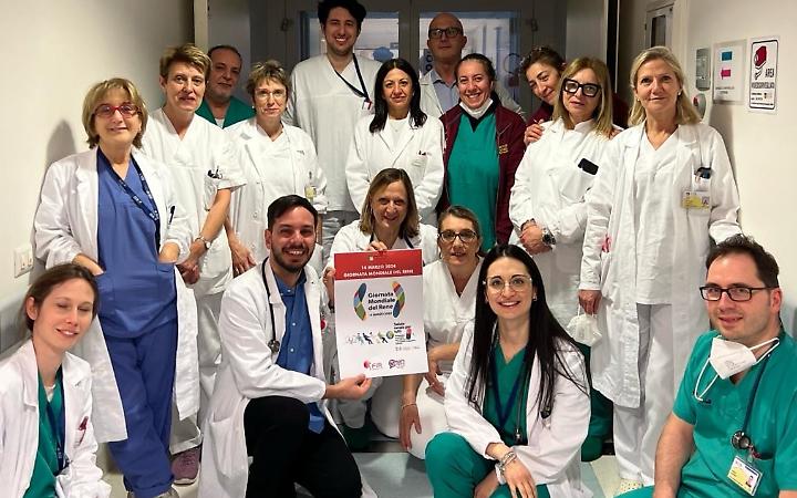 L'&eacute;quipe di Nefrologia di Dolo e Mirano con, in basso al centro, la sua direttrice Barbara Rossi