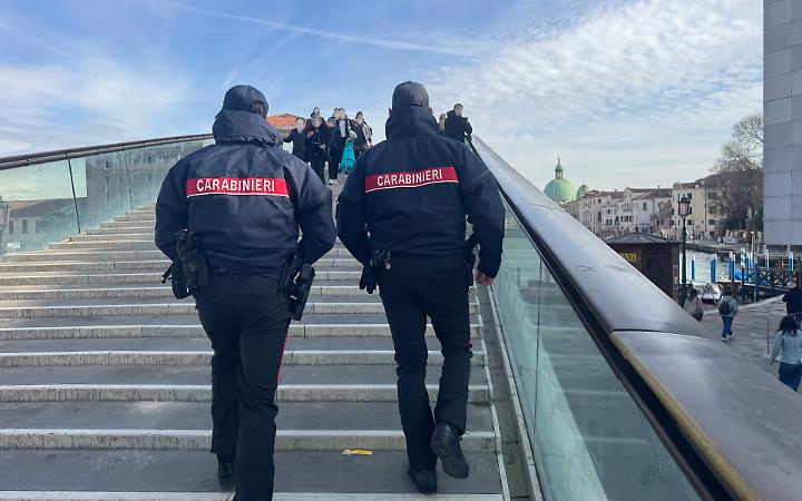 Venezia: carabinieri intensificano i controlli nel centro storico