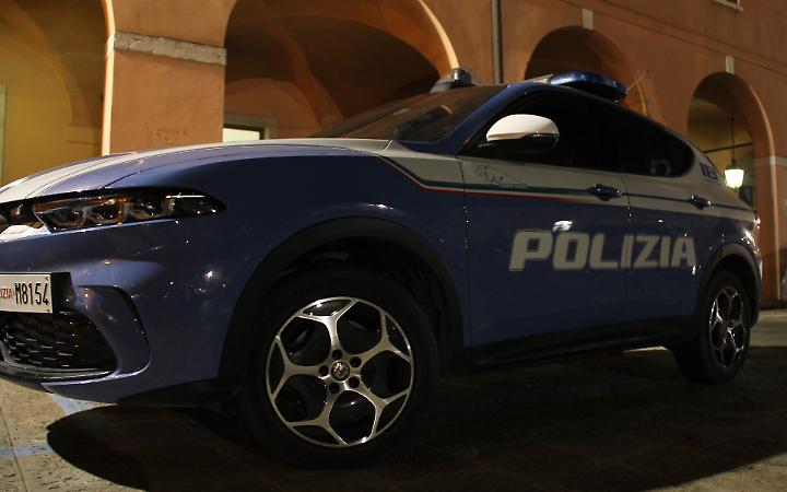 Venezia, si presenta in Questura mentre l&rsquo;ex denuncia: arrestato per resistenza a pubblico ufficiale