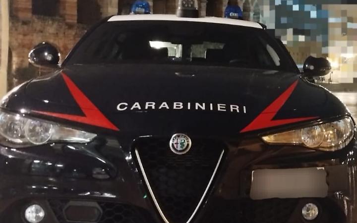 Aggredisce un uomo con un ramo per rapinarlo: arrestato 47enne a Verona