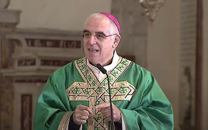 Scontro sul richiamo del vescovo Tisi: politica trentina tra difese, critiche e inviti alla moderazione