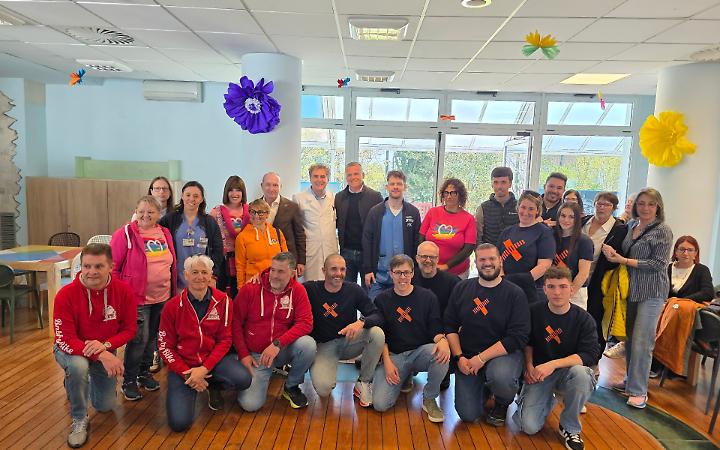 Foto di gruppo dei volontari al termine dei lavori