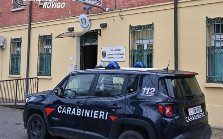 Serra della droga in garage: padre e figlio arrestati nel Polesine