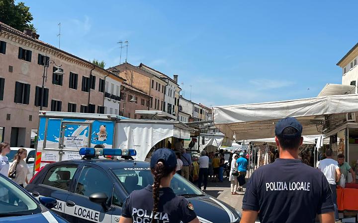 Treviso, controlli congiunti al mercato cittadino: irregolarit&agrave; per oltre 35mila euro