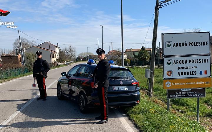 Minaccia i Carabinieri durante una perquisizione: denunciato 24enne nel Rodigino