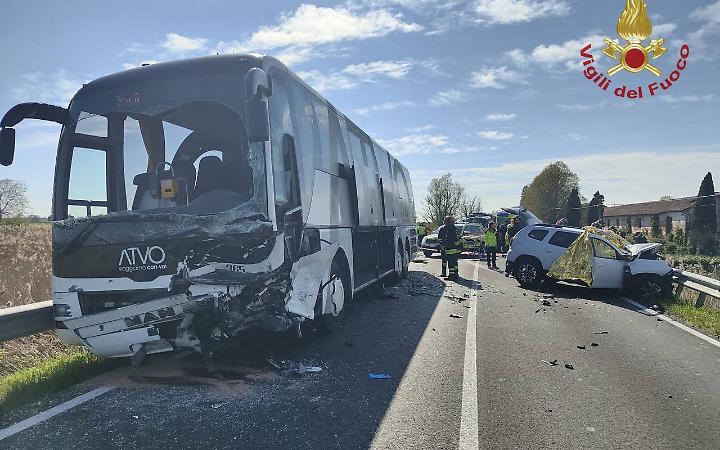 Schianto mortale a Portegrandi: addio al postino Marco Ferretto travolto da un autobus Atvo