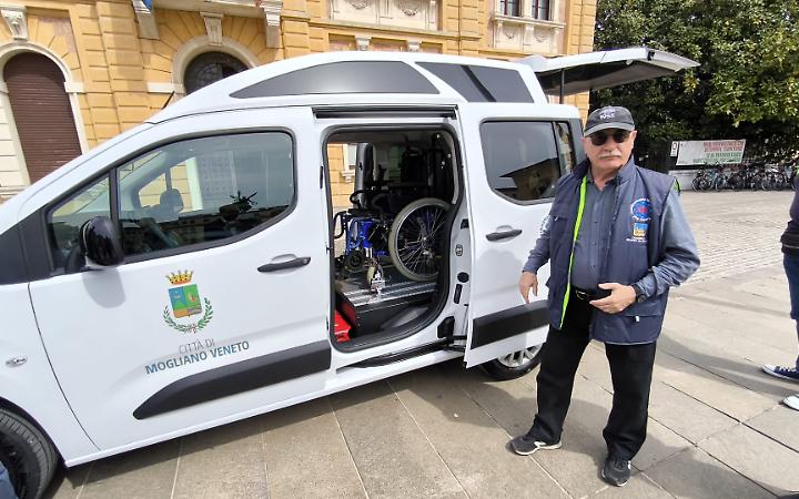 Mogliano Veneto, un nuovo mezzo per il trasporto disabili: rafforzata la rete solidale