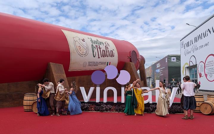 Vinitaly 2026, numeri solidi in uno scenario globale difficile