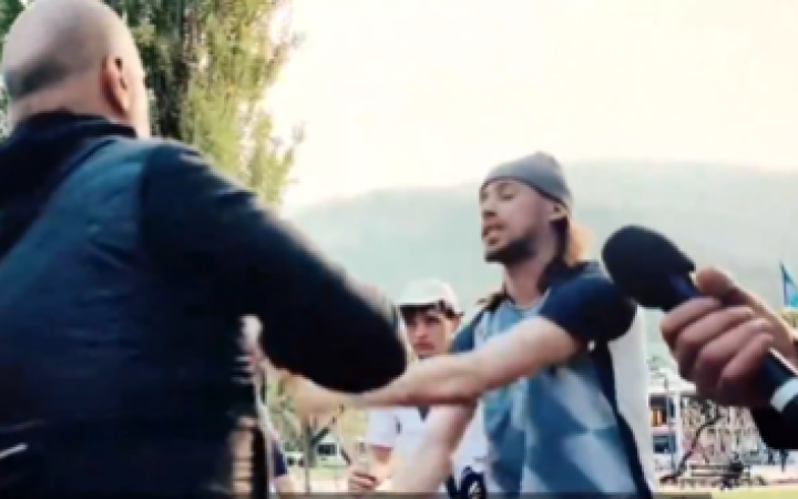 Un fotogramma del video dell'aggressione