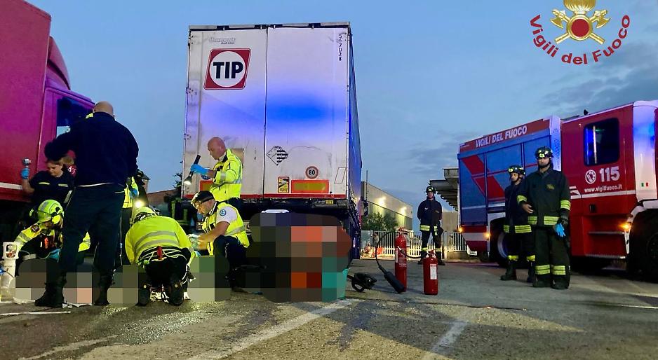 Tragedia nella zona industriale di Vigonovo: muore schiacciato da un transpallet caduto da un camion