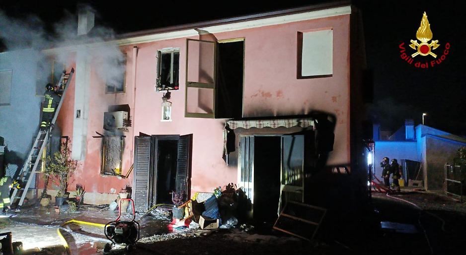 Tragedia nella notte a Cerea: incendio in abitazione, due vittime