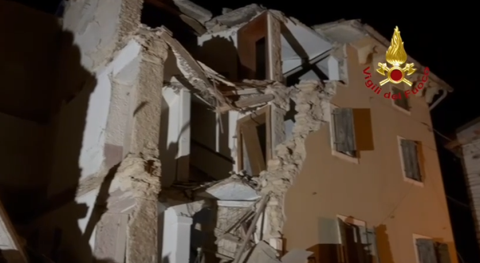 Esplosione e crollo a Negrar, palazzina distrutta: un morto e tre feriti