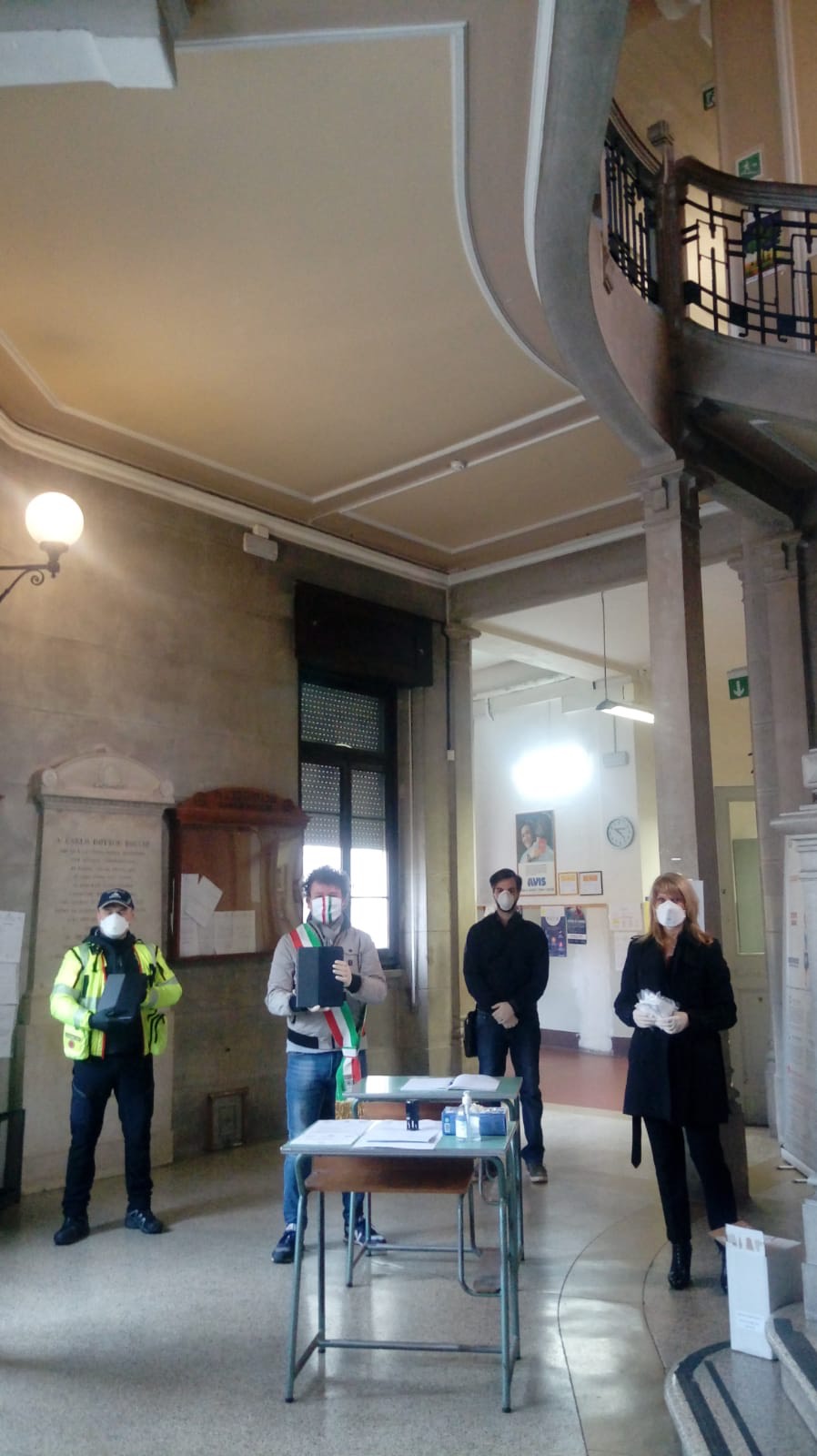 Da sx Marco Passarella, coordinatore protezione civile, sindaco Omar Barbierato, consigliere comunale Enrico Bonato e dirigente scolastico Silvia Polato.