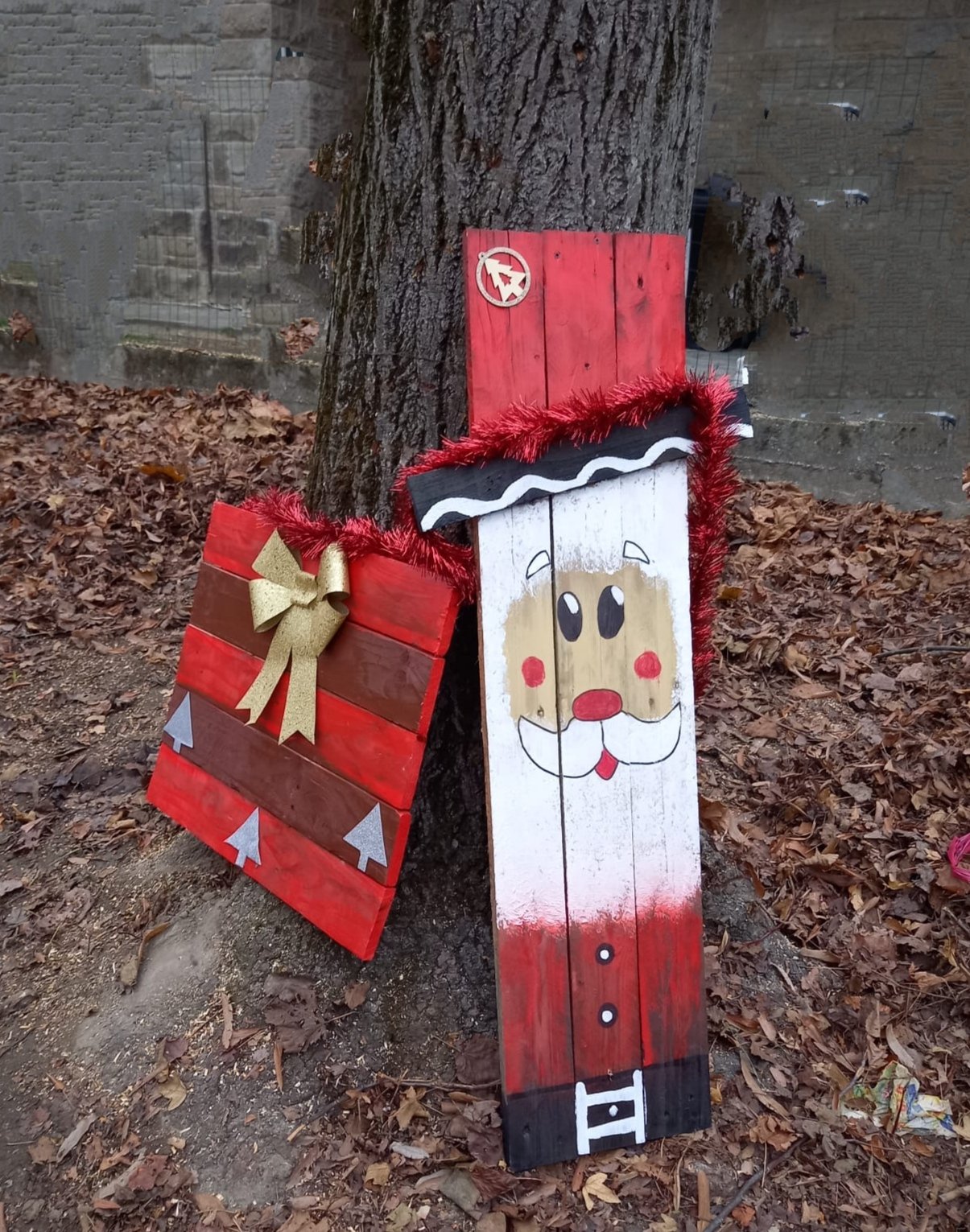 Decorazioni di Natale alla scuola primaria Pascoli