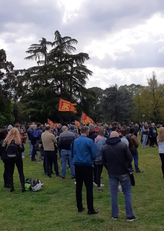 io apro con bandiere di San Marco in Campo Marzo