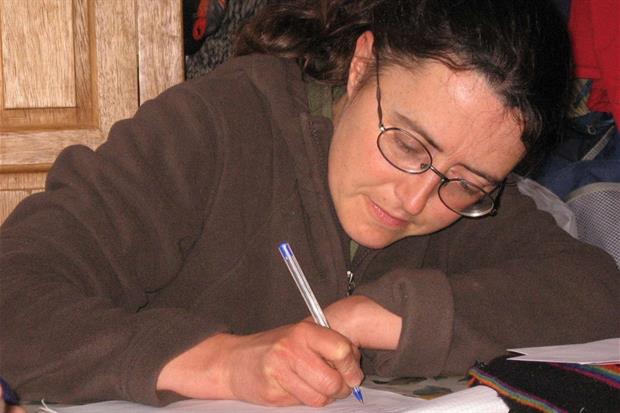 Madia De Munari mentre scrive morta in Perù