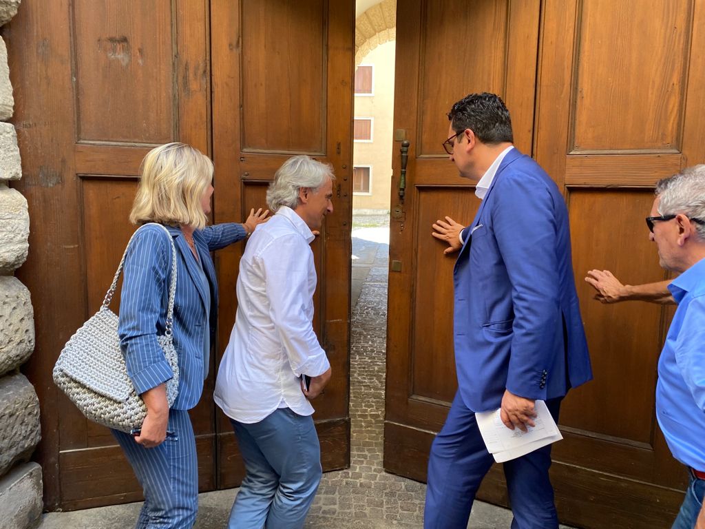 Zocca e Rucco entrano a palazzo Thiene 