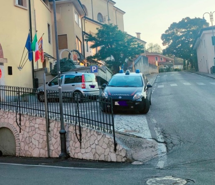 carabinieri in piazza a Montorso vicentino