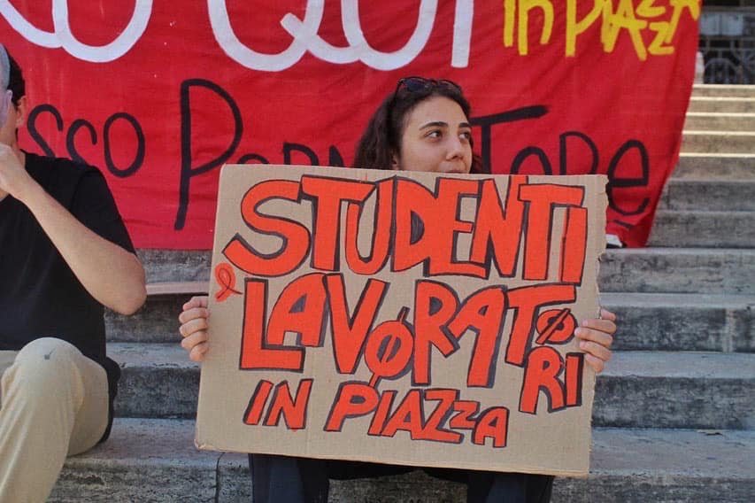 studenti lavoratori in piazza