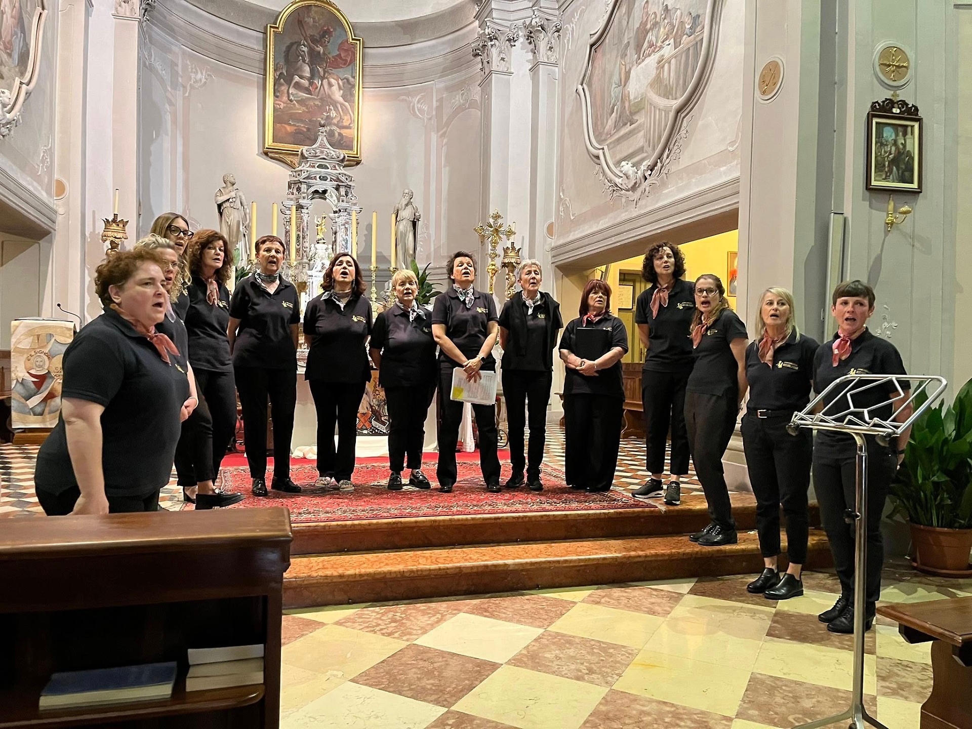 Bottrighe, il coro "Eco del Fiume" durante la rassegna trevigiana