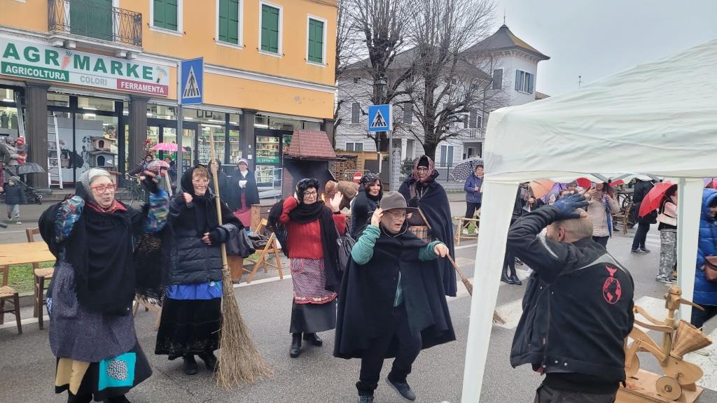 Bottrighe, un momento della precedente festa della befana