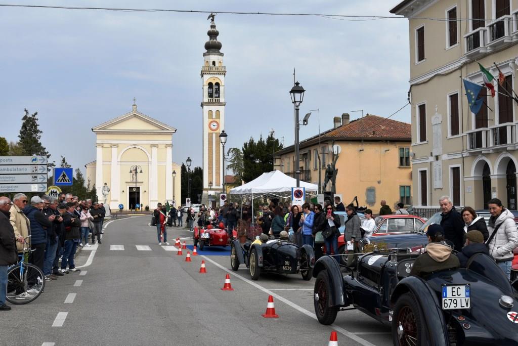 Bottrighe, tanta gente in piazza Libertà per la "Valli e nebbie"