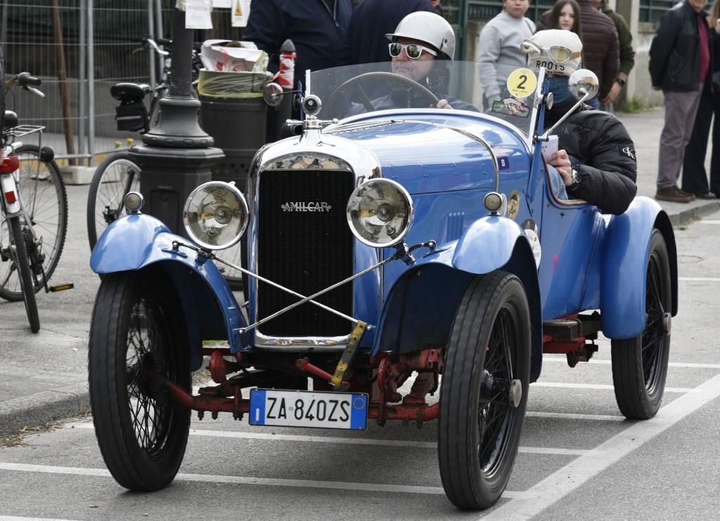 Bottrighe, una delle auto storiche per piazza Libertà