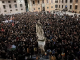 Pisa manifesta in solidarietà ai giovani manganellati dalla Polizia